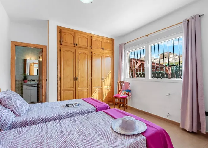 Mercedes - Plusholidays Villa