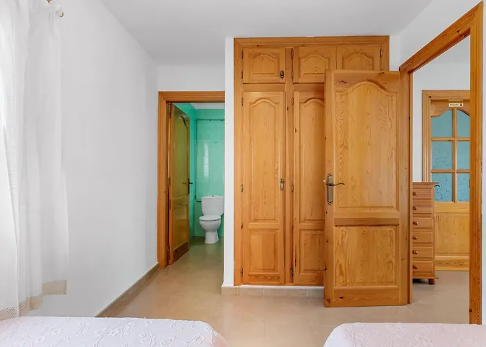 Mercedes - Plusholidays * Calpe