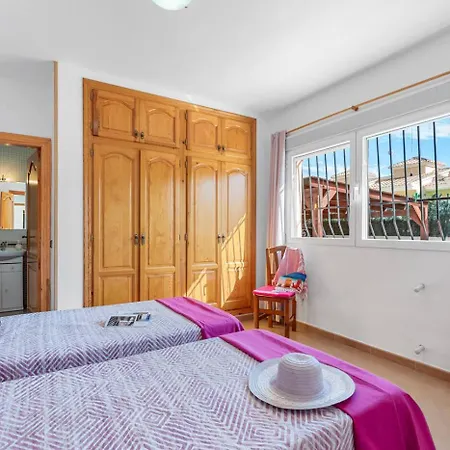 Mercedes - Plusholidays Villa