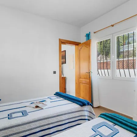 Mercedes - Plusholidays Villa