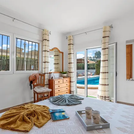 Mercedes - Plusholidays Villa *