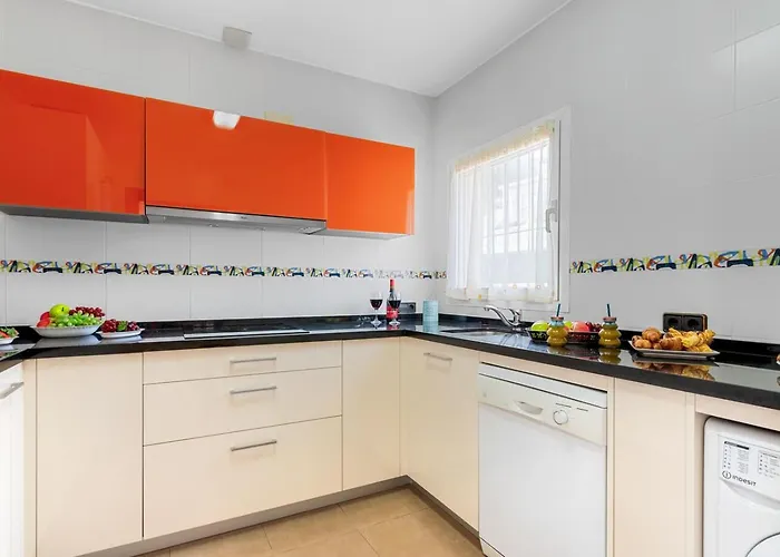 Mercedes - Plusholidays * Calpe