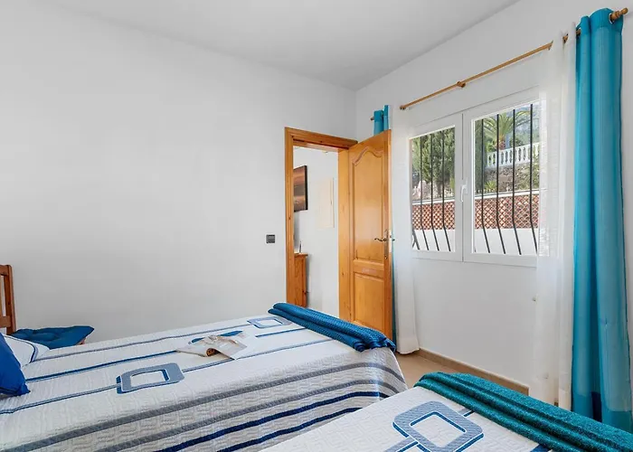 Mercedes - Plusholidays Villa