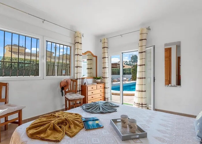 Mercedes - Plusholidays Villa *