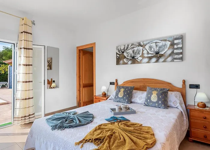 Mercedes - Plusholidays * Calpe