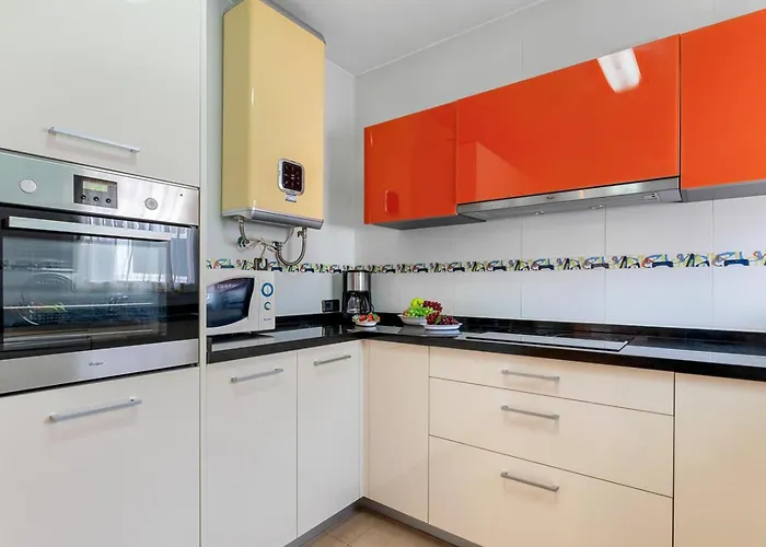 Mercedes - Plusholidays Villa